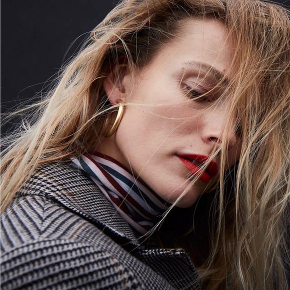 Madewell Chunky Gold Hoops - Picture 2 of 4